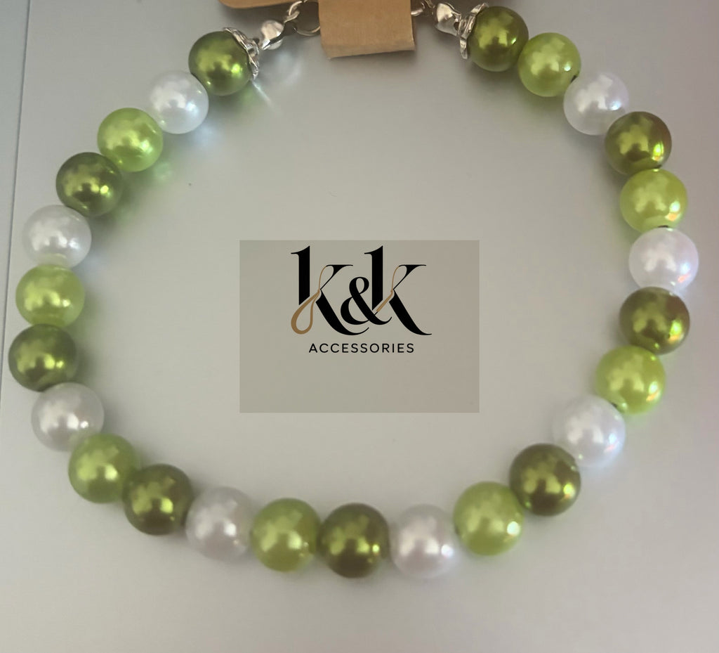 Green and white pearl bracelet