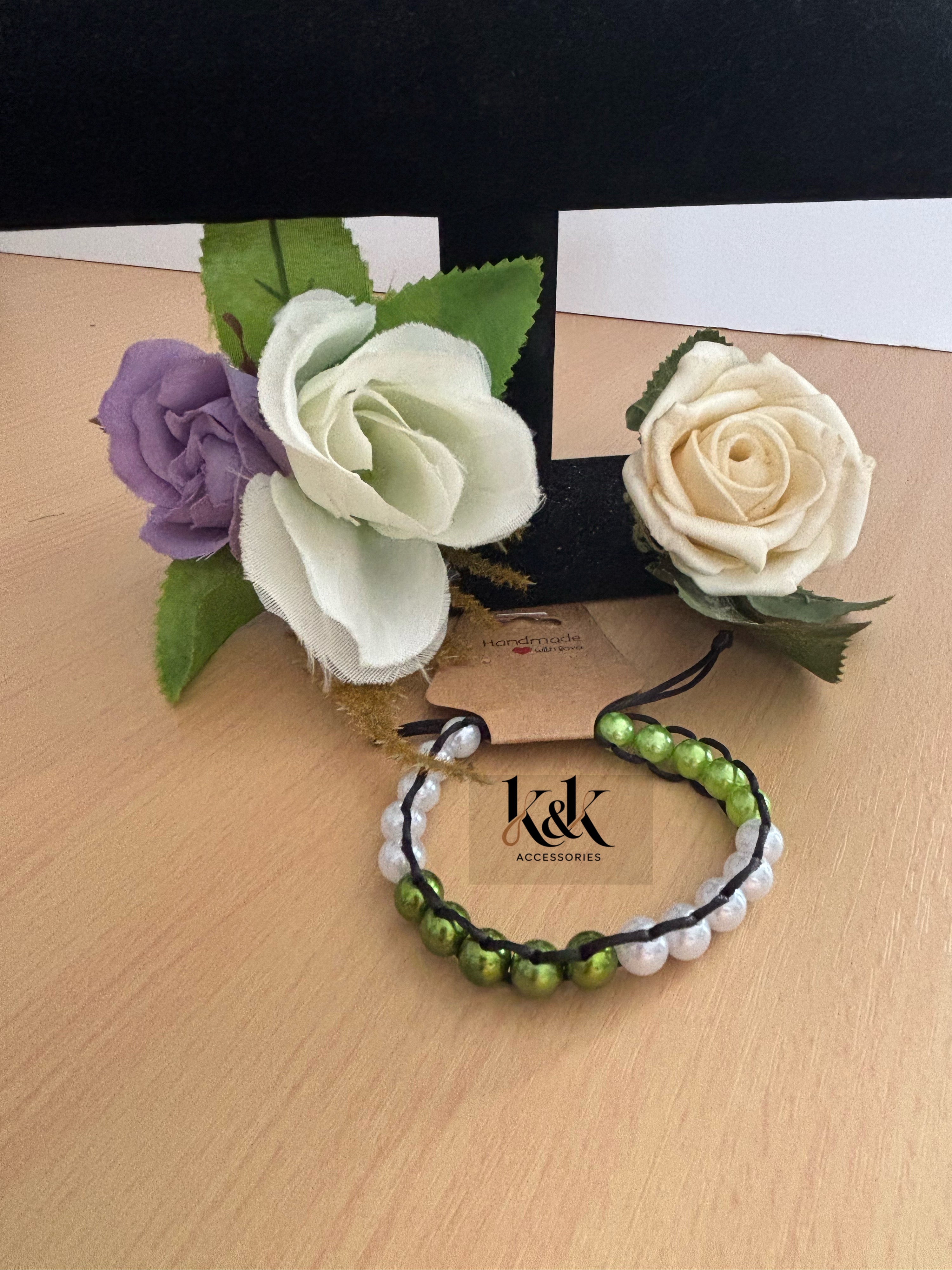 Green & White Pearl Beaded Bracelet